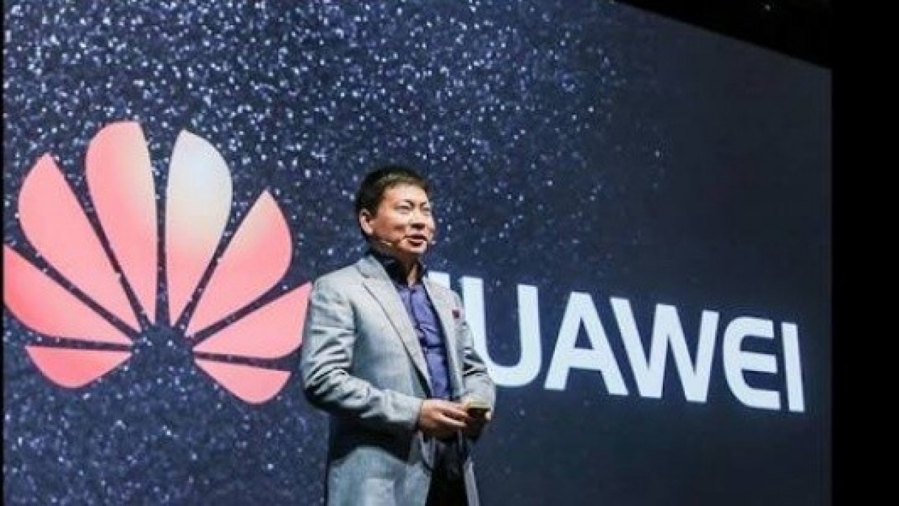 Huawei Mate 10 Tam Ekran Panele Sahip Olacak 