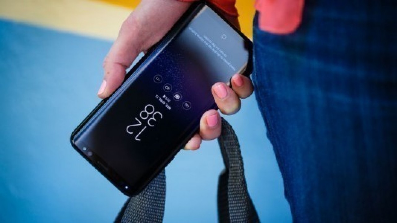 Samsung Galaxy S8 Plus için yeni güncellemesini yayınlandı