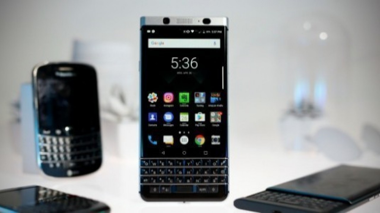 Su Geçirmez BlackBerry Telefon, iPhone ve Galaxy Kullanıcılarını Hedef Alarak Ekim Ayında Geliyor 