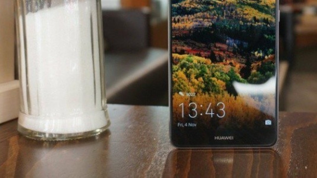 Huawei Mate 10'un Çerçevesiz Ekranı, EntireView Display Adını Alacak 