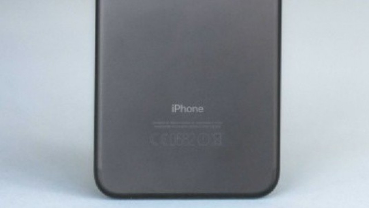 IPhone 8 arka yüzeyinin ilk canlı görüntüleri sızdırıldı