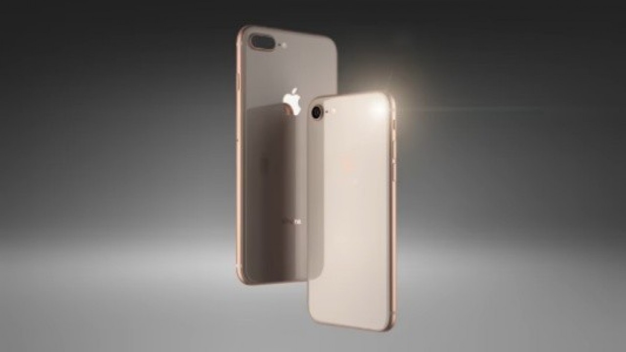 Apple, İlk Reklamında iPhone 8 ile İlgili Sevilecek 8 Özelliği Öne Çıkarıyor