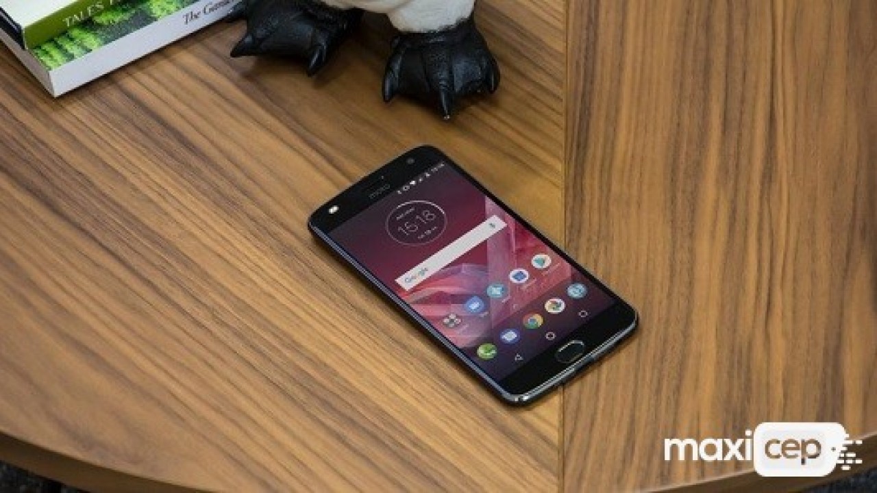 Moto Z2 Play Brezilya'da Android 8.0 Güncellemesini Almaya Başladı