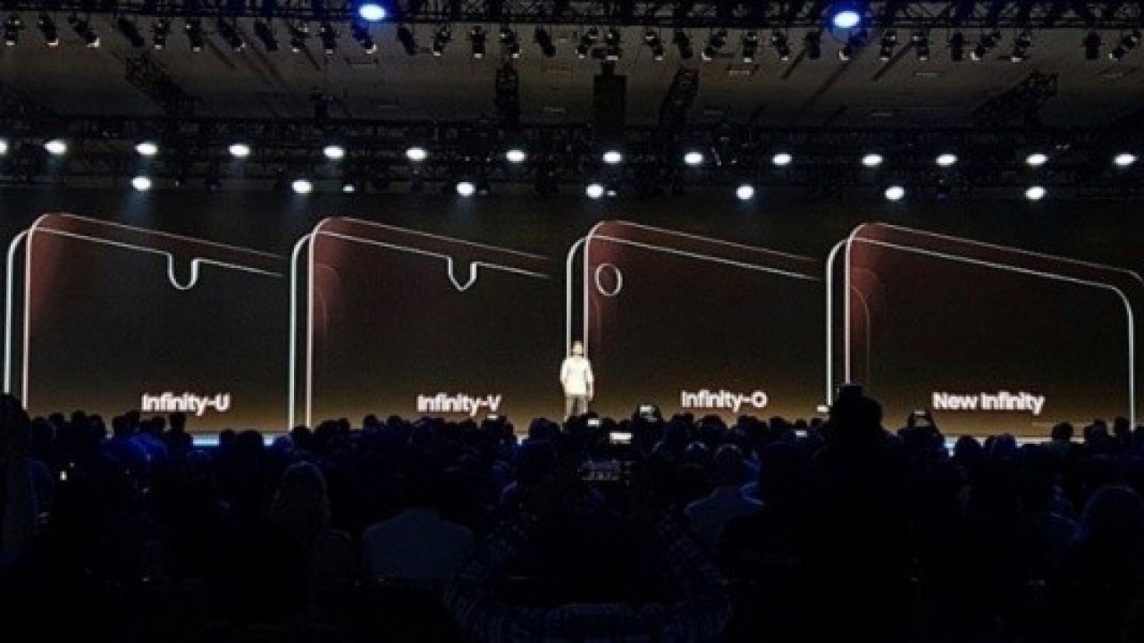Galaxy A8s'in Infinity-O Ekran Camı ve Selfie Kamera Deliğine Daha Yakından Bakın