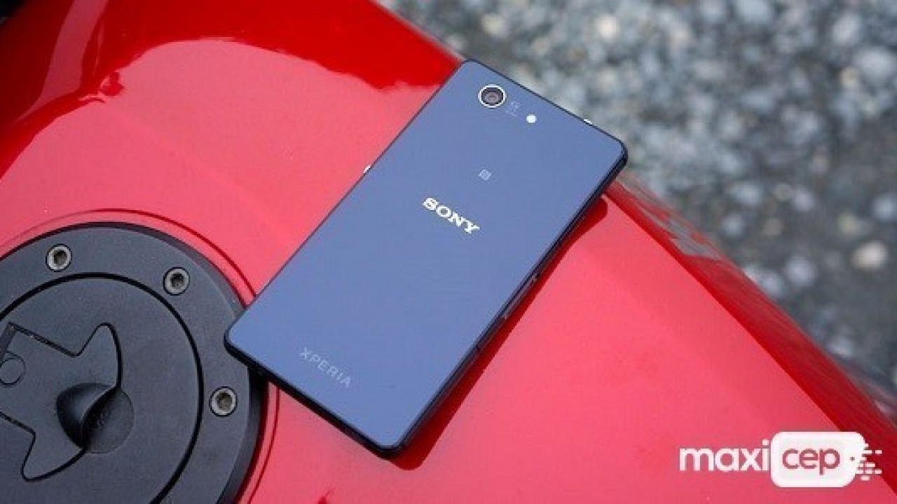 Sony Xperia XZ4 Compact Kılıf İçerisinde Ortaya Çıktı