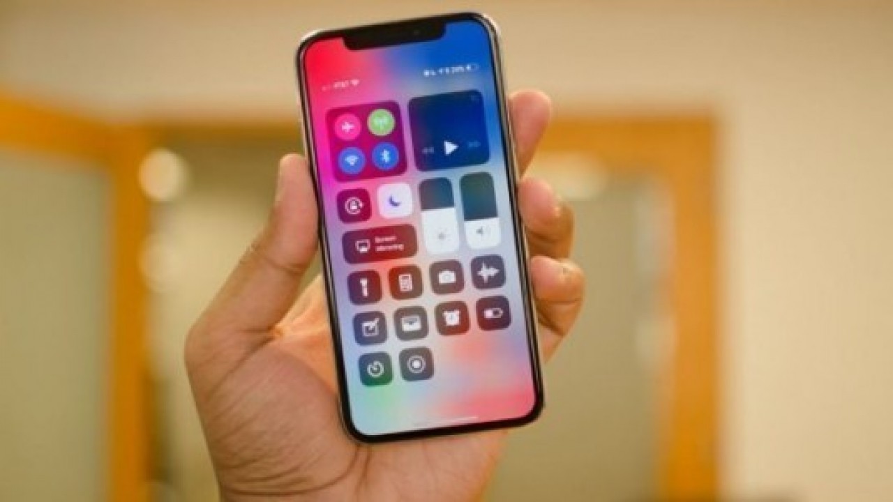 iPhone X, baş ağrısı ile göz yorgunluğu yapıyor iddiası