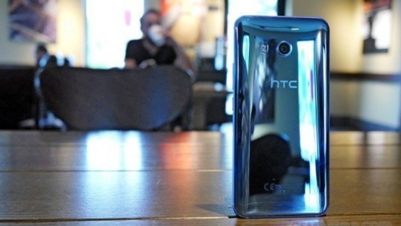 Bir Sonraki HTC Amiral Gemisi, Mat Beyaz Cam Tasarıma Sahip Olacak