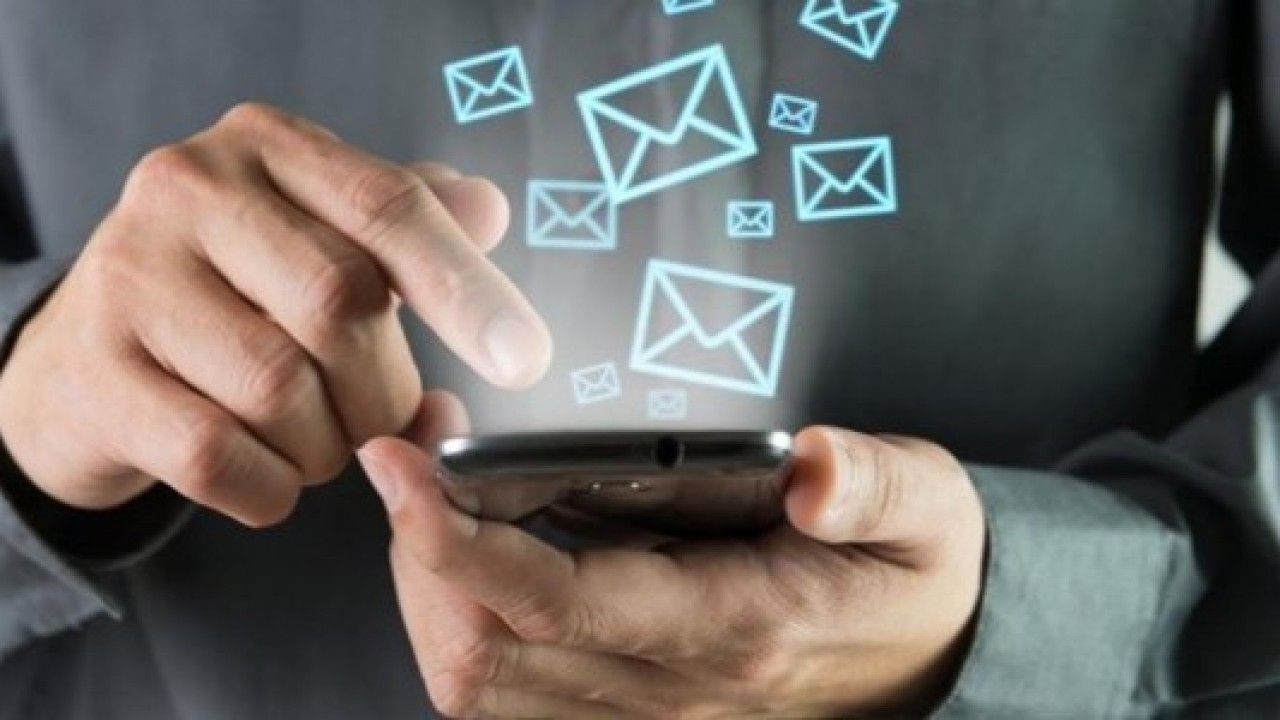 Sosyal medya, e-posta ile SMS'ten daha çok tercih ediliyor