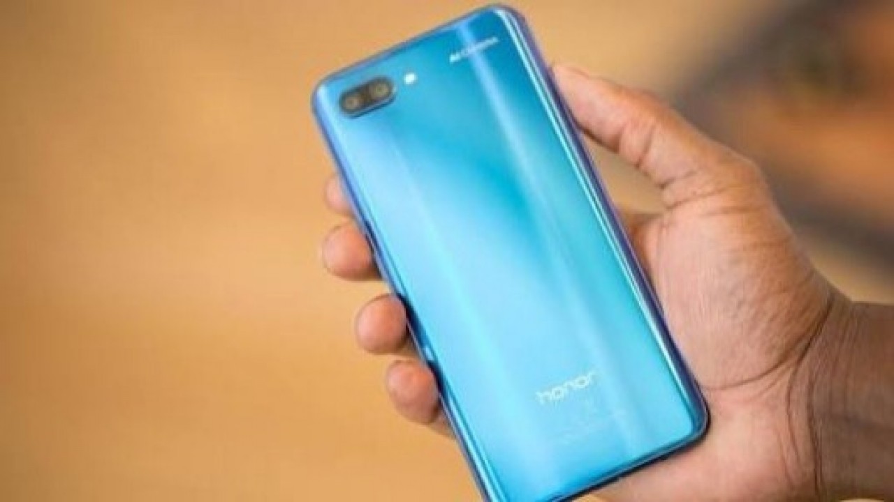 Honor 10, GPU Turbo ve Otomatik Görüntü Sabitleme Özelliğini Ağustos Ayında Alacak