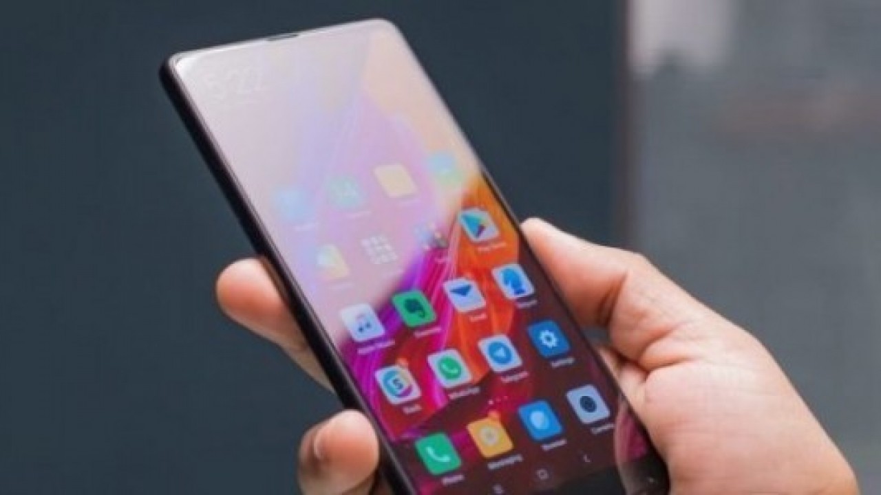 Xiaomi Mi Mix 3 çalışırken görüntülendi