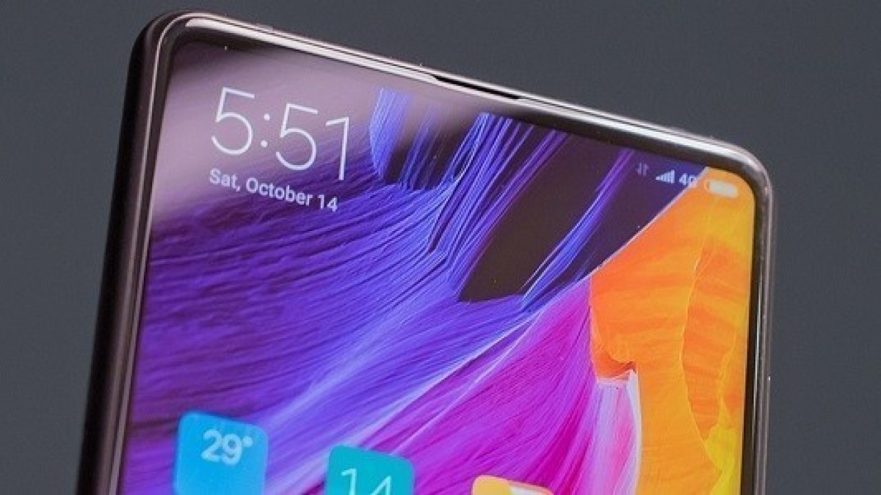 Xiaomi Mi Mix 3 Beyaz Rengiyle Göz Kamaştırıyor