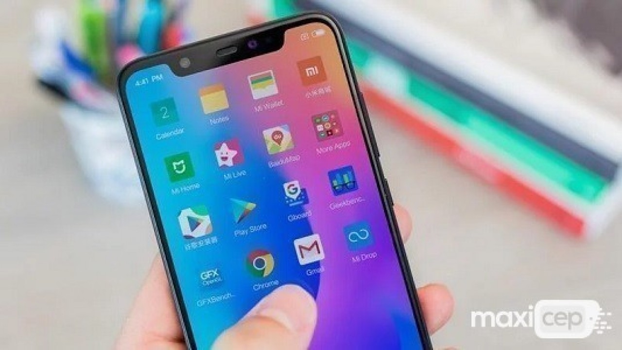 Xiaomi Mi 8'in Yeni Varyantı 8 GB RAM Belleği İle Geliyor