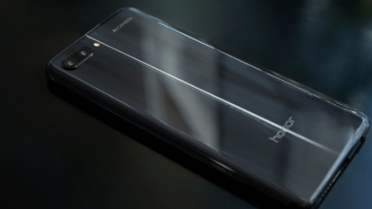 Honor 10'un Siyah Rengi Türkiye'de Satışa Sunuluyor