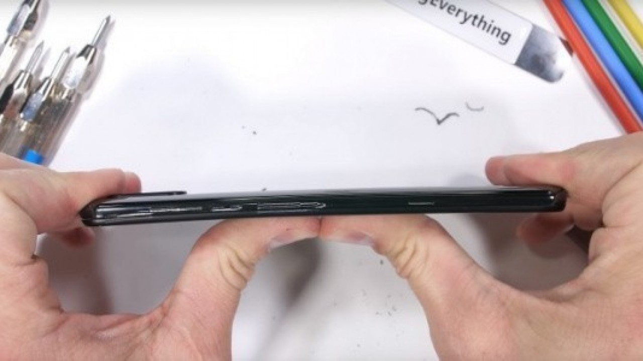 Xiaomi Mi Mix 3, Dayanıklılık Testinden Geçti