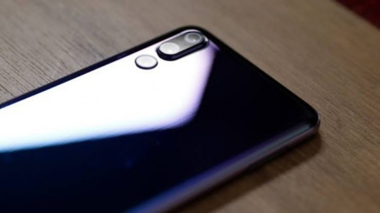 Sızan Görüntüler, Huawei P30 Pro'nun Garip Tasarımlı Dörtlü Kamera Kurulumunu Gösteriyor