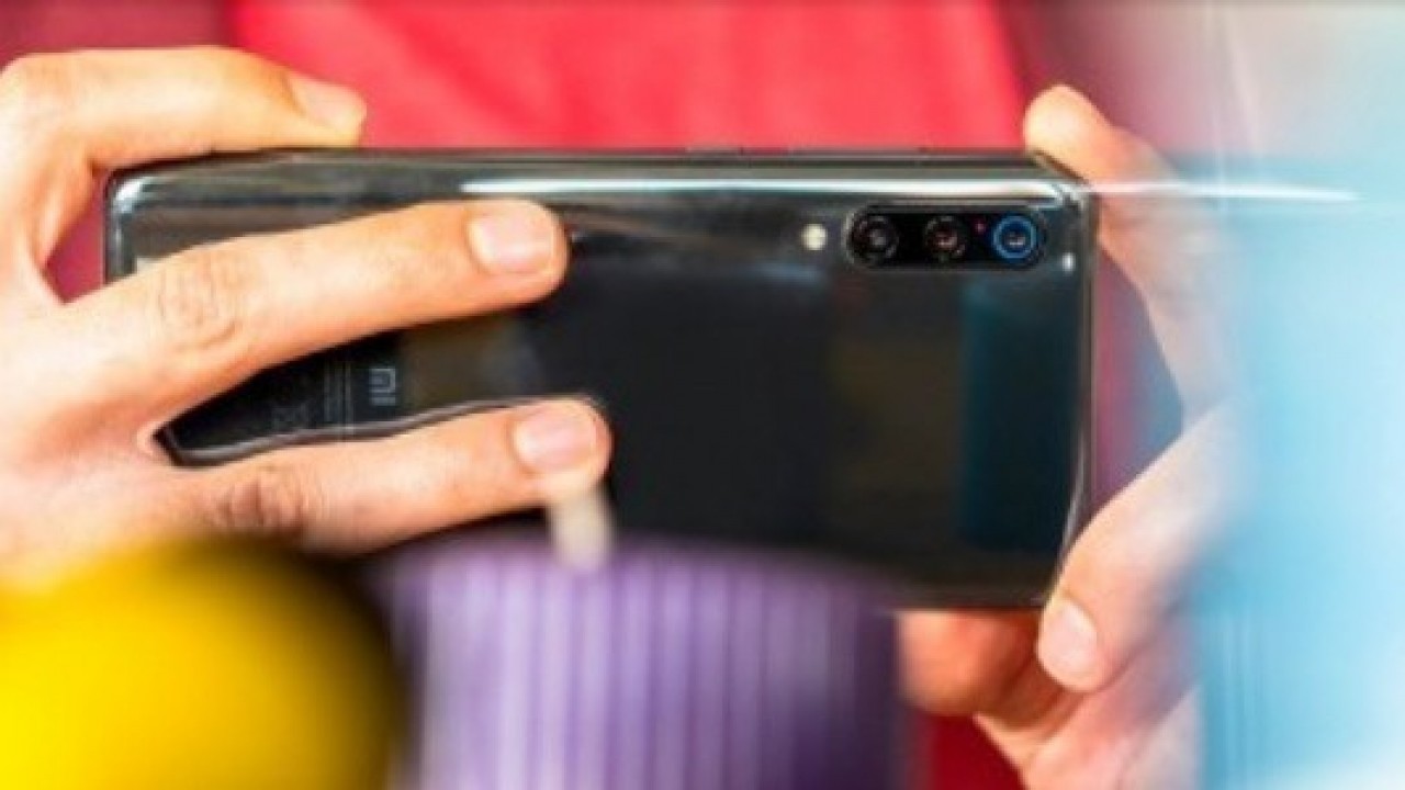 Xiaomi Mi 9 için İlk OTA Güncellemesi Yayınlandı