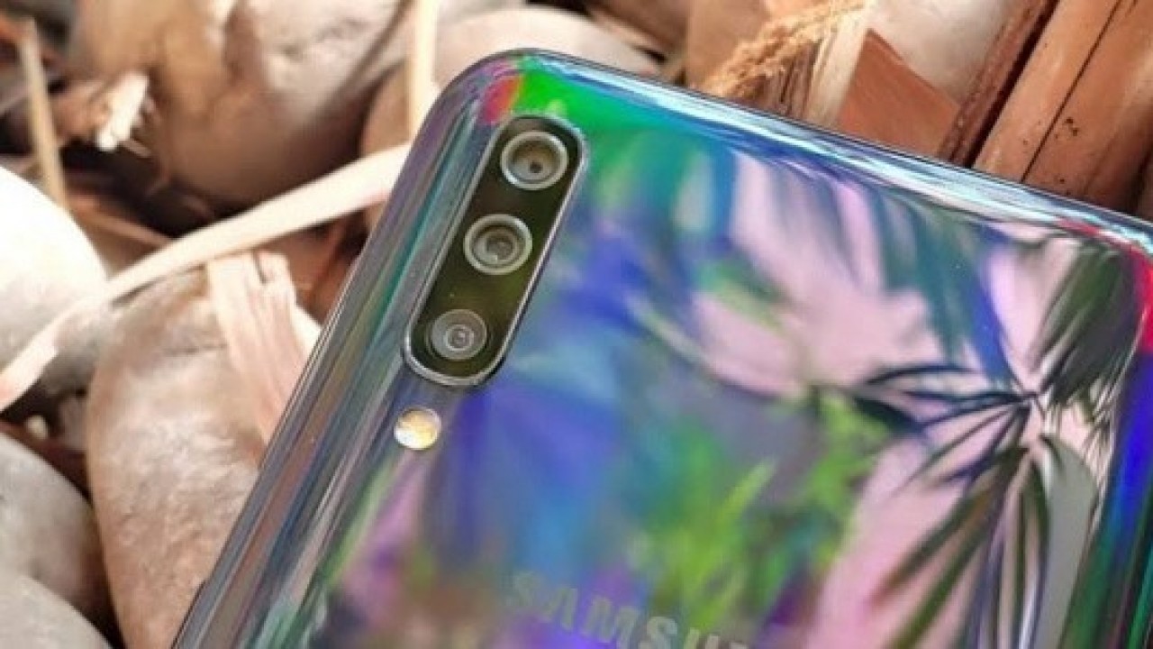 Samsung Galaxy A60, Infinity-U Ekran ve Üçlü Arka Kamera ile Geliyor