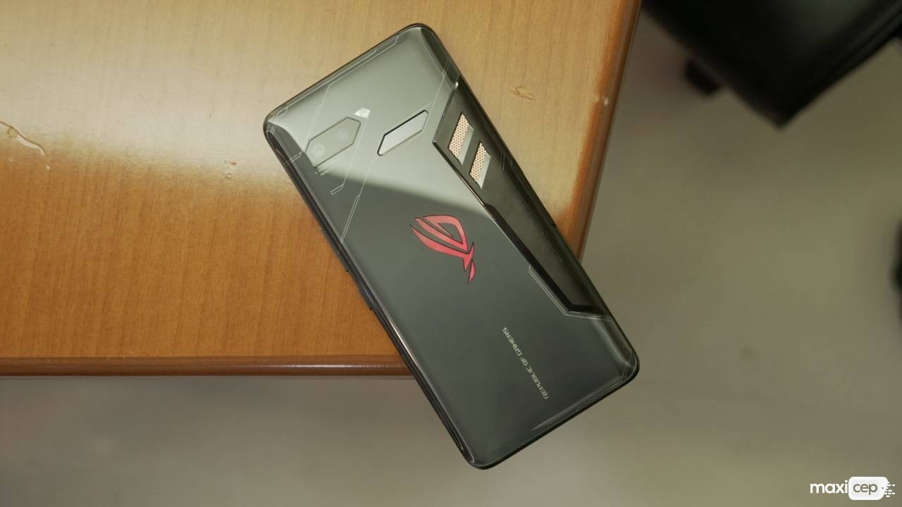 Snapdragon 855 Plus İşlemcili Asus ROG Phone 2'nin Tasarımı Ortaya Çıktı