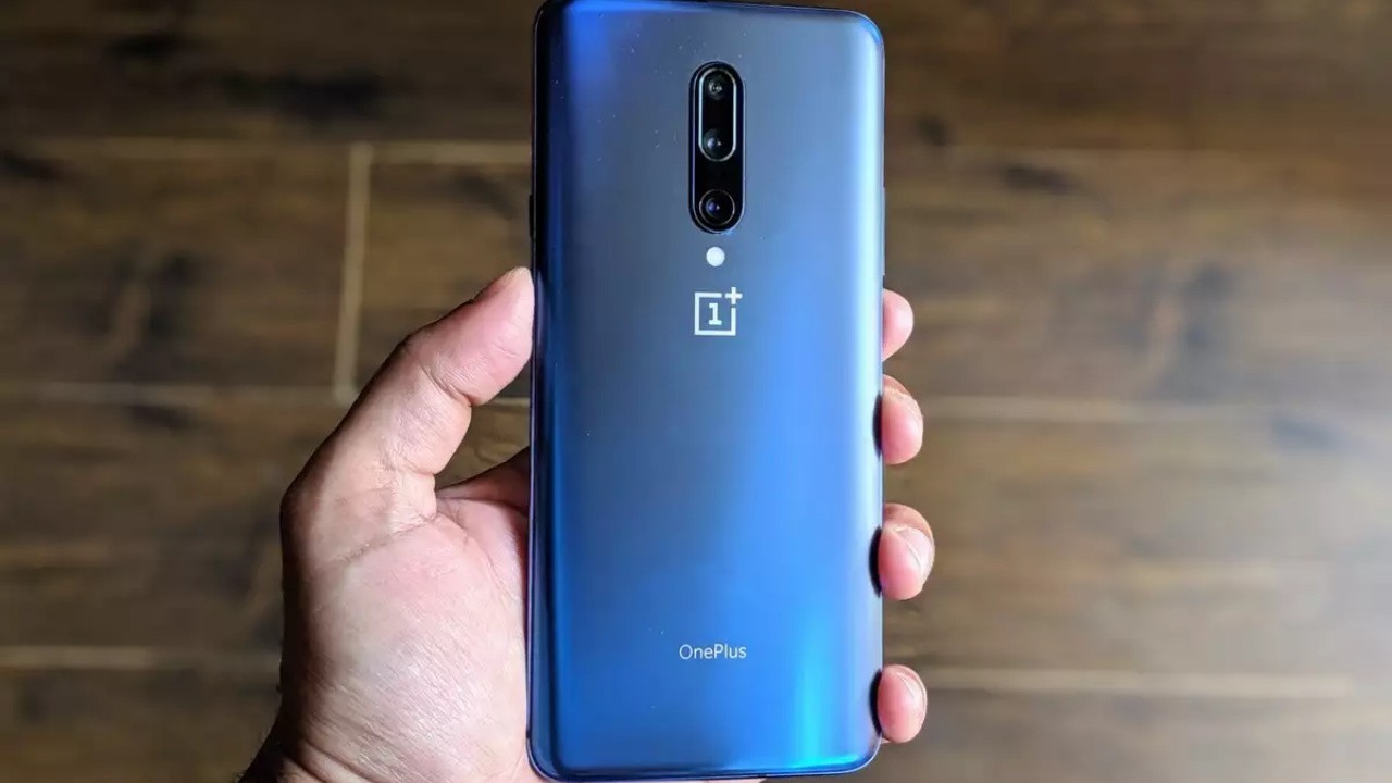 Oneplus 7 Ayna Mavi Rengi ile Satışa Sunuluyor