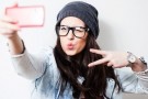 Turistler Selfie çekimi için yavru yunusu öldürdü