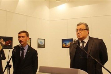 Türk Polisi Rusya Büyükelçisi Karlov'u öldüren kişinin iPhone'unun şifresini istiyor