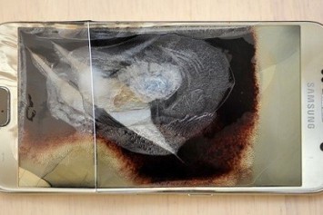 Galaxy S6 altı aylık bebeğin yanında yandı