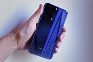 Huawei Honor 8’in kutu açılışı ve dayanıklılık testi