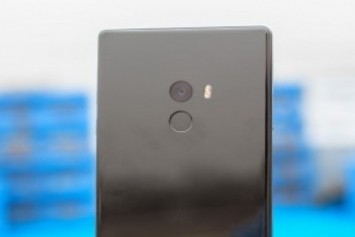 Xiaomi Mi 6'nın Seramik Versiyonu Mi Mix Gibi Çerçevesiz Tasarımla Gelebilir 