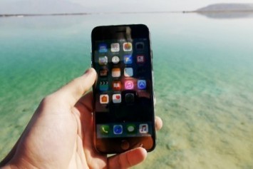 iPhone 7 Lut Gölü'nde, tuz altında 24 saat bekledi
