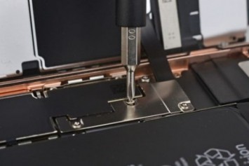 iPhone 8'i stüdyolarında tek tek parçalarına ayırdılar