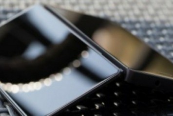 ZTE Axon M, Katlanabilir Çift Ekranı ile FCC Sertifikası Aldı