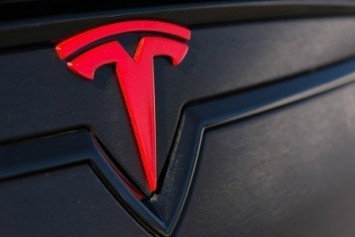Tesla Powerbank ve masaüstü şarj istasyonunu satışa çıkardı