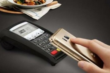 Samsung W2018 kapaklı telefon, 1 Aralık'ta satışa sunulacak
