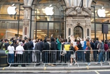 Apple Store'da iPhone X bulamayınca, polisi aradılar