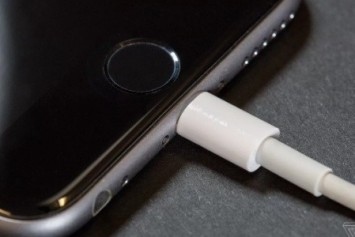 HTC ve Motorola, Apple'ın Aksine, Eski Cihazları Kasıtlı Olarak Yavaşlatmıyor