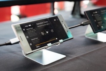 Qualcomm, EE, ve Sony Avrupa'nın ilk Gigabit LTE Destekli Telefonu Xperia XZ Premium'u Tanıttı
