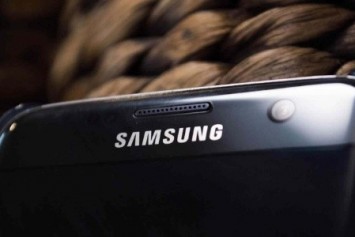 Samsung Galaxy C10 Görüntüleri, Always-on Ekranı İle Sızdırıldı 