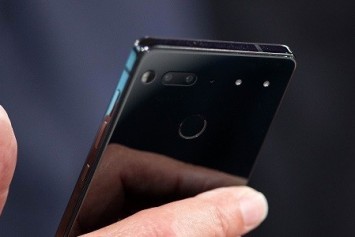 Çerçevesiz Ekrana Sahip Essential Phone Telefonu Ağustos Ayında İlk Parti Satışına Başlayacak