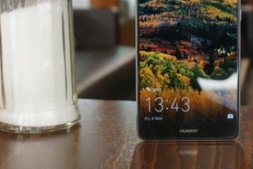 Huawei Mate 10'un Çerçevesiz Ekranı, EntireView Display Adını Alacak 
