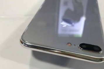 Sızdırılan İPhone 7S Plus Görüntüleri, Parlak Cam Arka Yüzeyi Sergiliyor