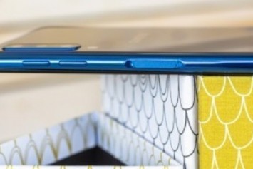Başlangıç Seviye Galaxy S10, Infinity-O Ekrana ve Yan Tarafa Entegre Parmak İzi Tarayıcıya Sahip Ola