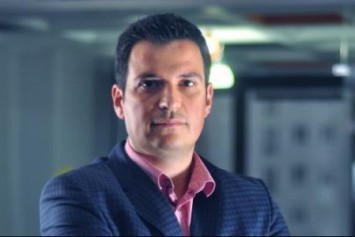 Dr. Faruk Özlü,Trio Mobil standını ziyaret etti