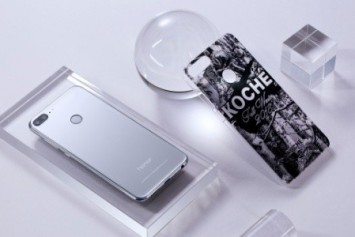 Honor, Yeni Cihazını Paris Moda Haftasında Tanıttı 