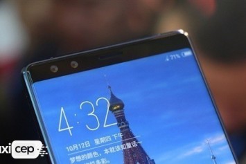 ZTE Çift Çentiğe Sahip Ekran Tasarımının Patentini Aldı