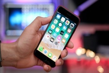 Kırmızı renkli iPhone 8 ailesi n11.com'da satışta