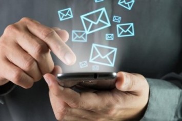 Sosyal medya, e-posta ile SMS'ten daha çok tercih ediliyor