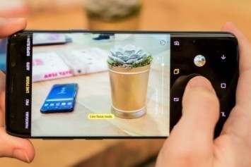 HTC U12+ kameraları ağır çekim modunda Çin metrosunda