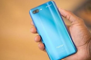 Honor 10, GPU Turbo ve Otomatik Görüntü Sabitleme Özelliğini Ağustos Ayında Alacak