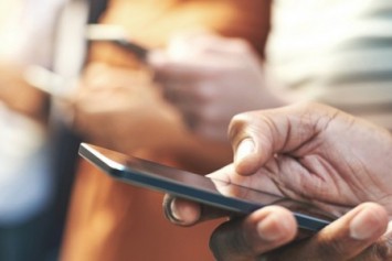 Telefon kullananların yarısından fazlası, mobil tanışma uygulamalarını kullanıyor