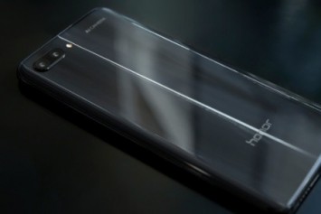 Honor 10'un Siyah Rengi Türkiye'de Satışa Sunuluyor 